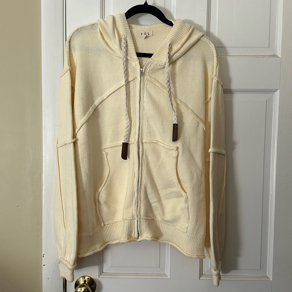 Pol Hoodie Sweater